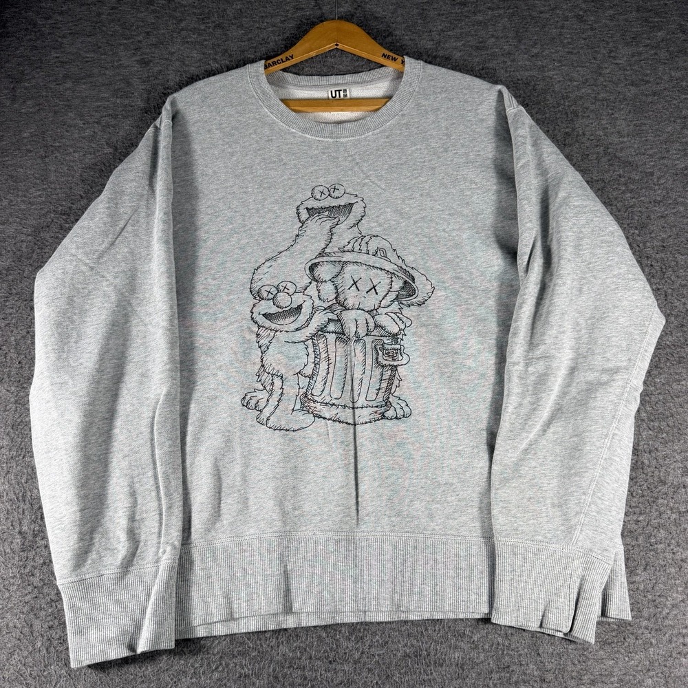 Uniqlo Sweatshirt Mens Large Gray Heather Kaws Sesame Street Companion Crew Neck